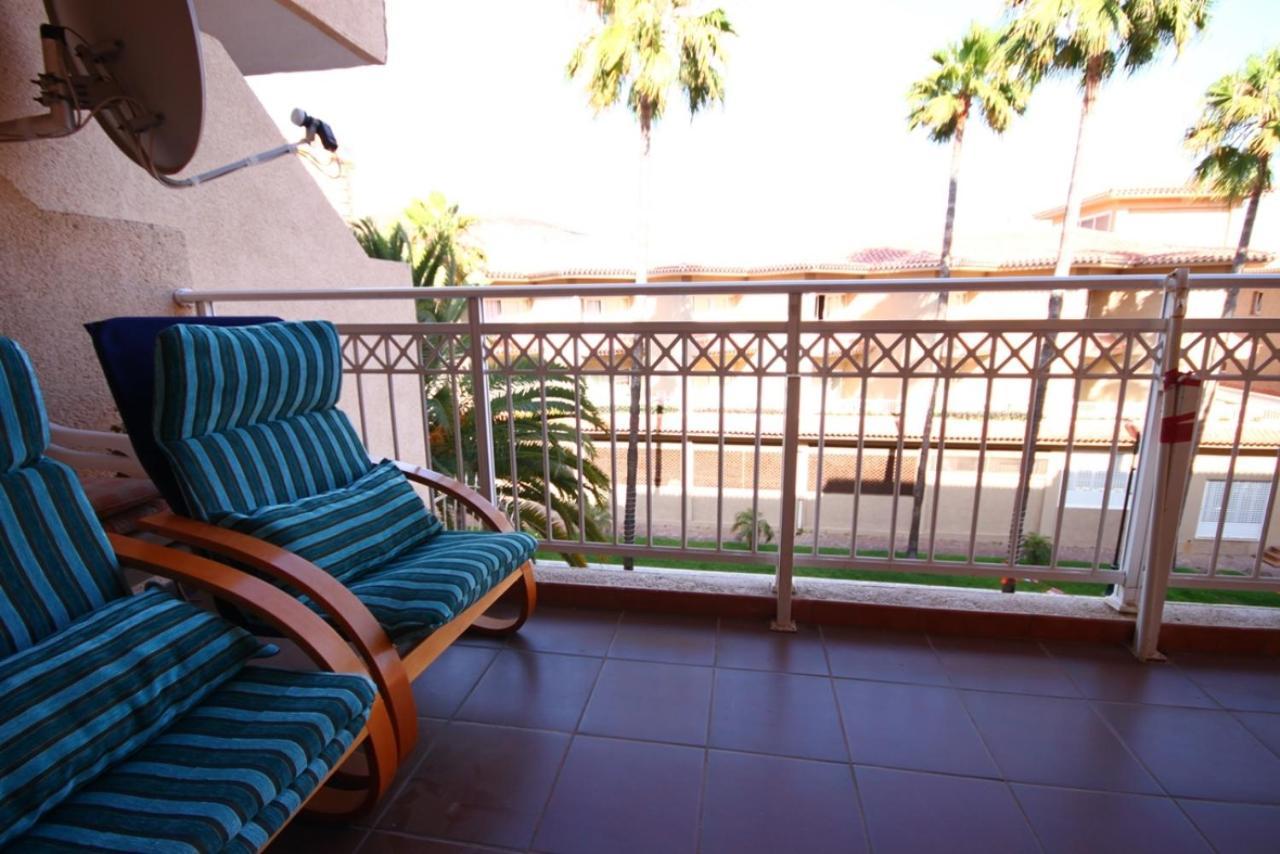 Two Bedroom Apartment In Beachfront Complex With Pool In Playa De Las Americas. Ngoại thất bức ảnh