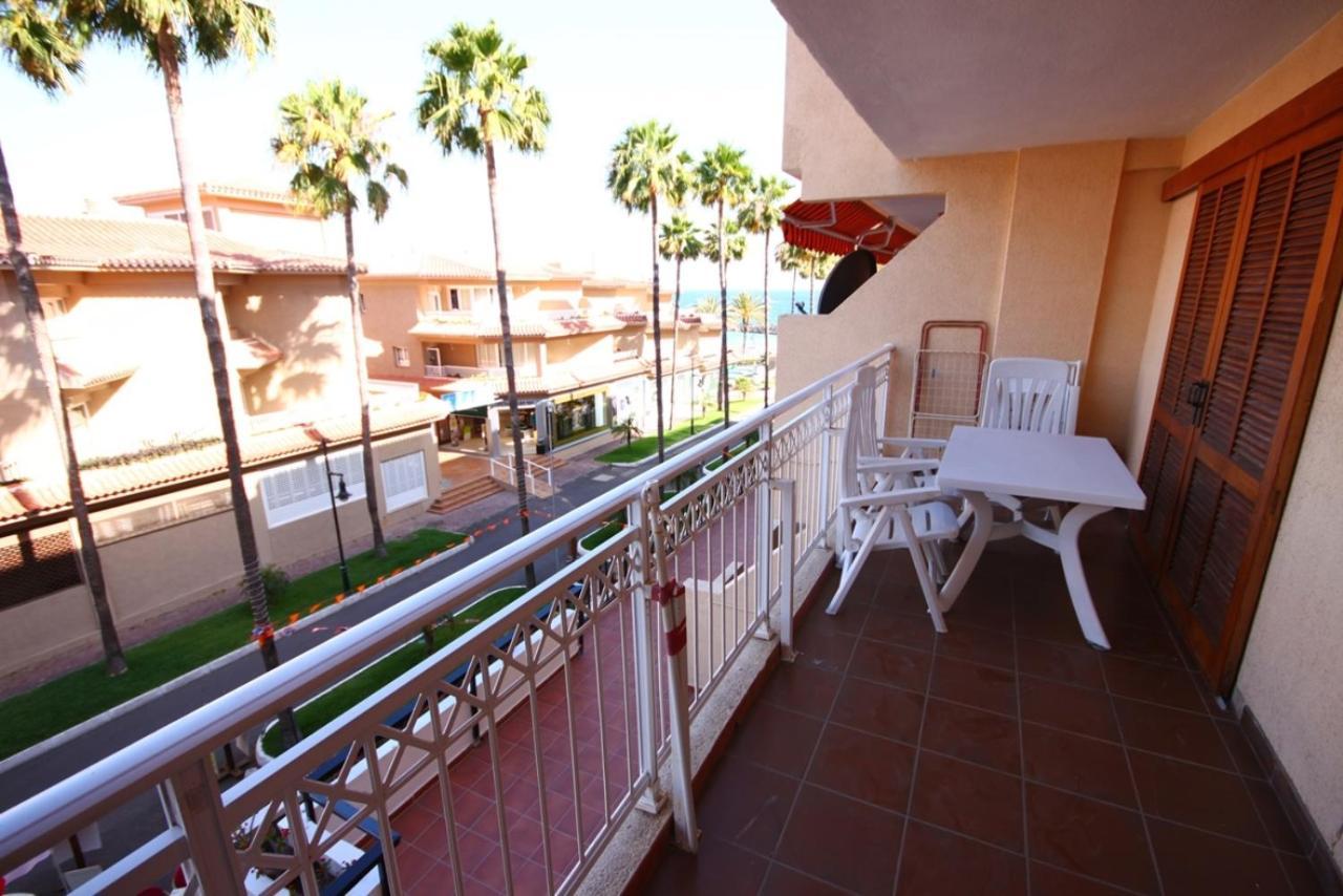 Two Bedroom Apartment In Beachfront Complex With Pool In Playa De Las Americas. Ngoại thất bức ảnh